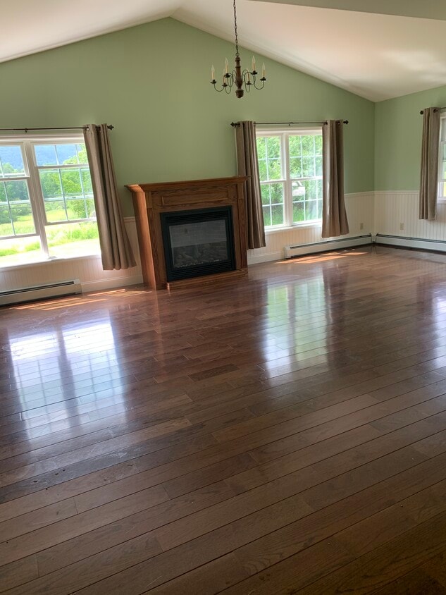 Large living room - 56 Finney Rd