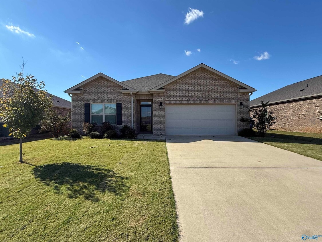 Foto principal - 16205 Glenncrest Ln