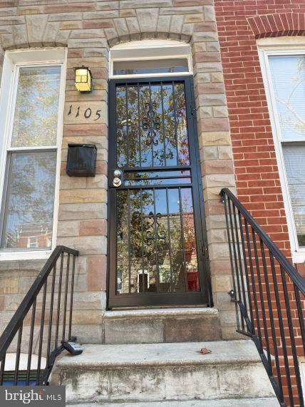 Building Photo - 1105 W Hamburg St