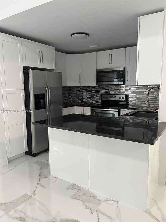 Foto del edificio - 3872 SW 133rd Pl
