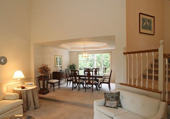 Building Photo - Beautiful bright 4 bed on acre with tons o...