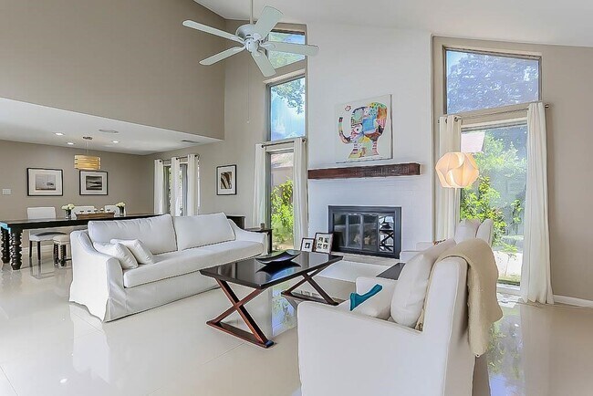 Foto del edificio - 16351 Craighurst Dr