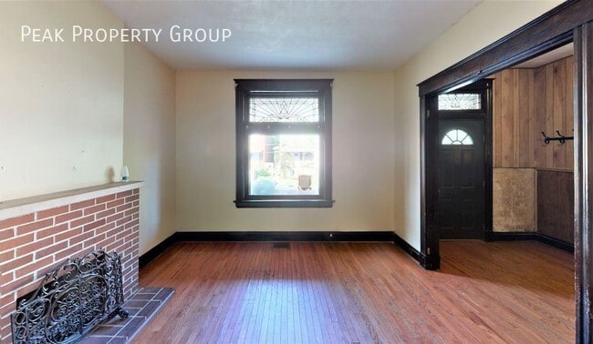 Photo - 2358 Stratford Ave Apartment