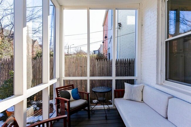 Building Photo - *6 month lease maximum* Gorgeous 3 Bedroom...