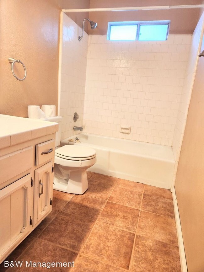 Building Photo - 3 br, 2 bath House - 668 Victoria Way