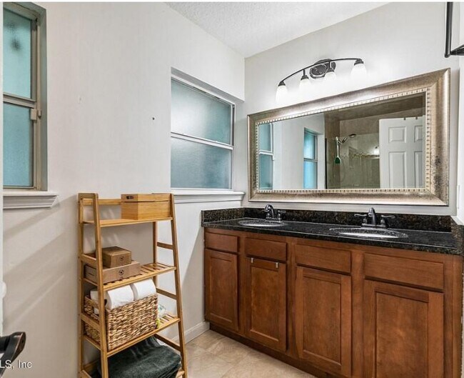 Foto del edificio - 5433 Sanders Rd