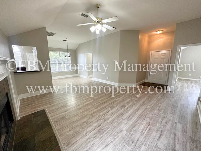 Foto del edificio - 801 Oak Dr