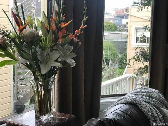 Building Photo - 1888 Green St