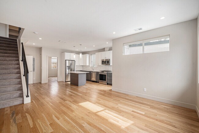 Building Photo - 4265 W 13th Ave
