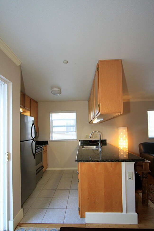 Building Photo - Recently Updated 1 Bed Condo in Ballard!
