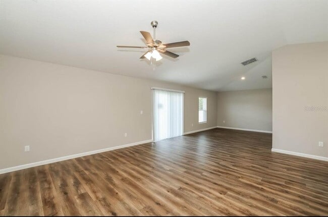 Building Photo - 691 SW Hillsboro Cir