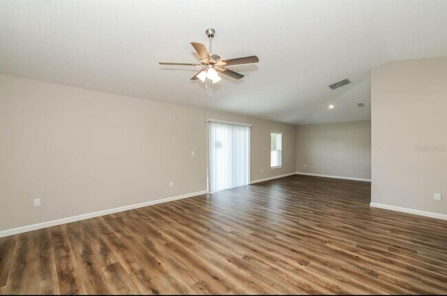 Foto del edificio - 691 SW Hillsboro Cir