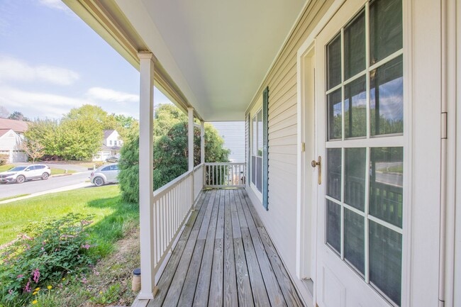 Building Photo - Beautiful 4 BR/2 Full BA & 2 Half BA Singl...