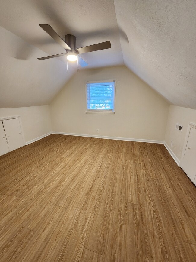 Foto del edificio - 8234 Redwood Cir