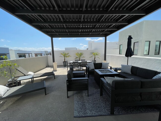 Private Rooftop! - 126 Waypoint