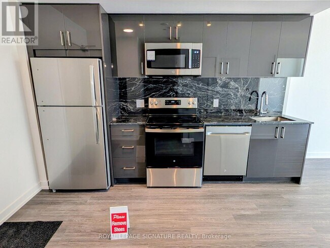 Photo du bâtiment - 4010 Eglinton Ave W