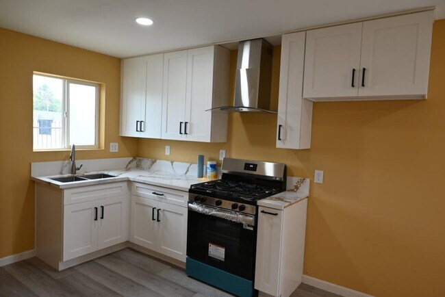 Building Photo - 10701 Doty Ave