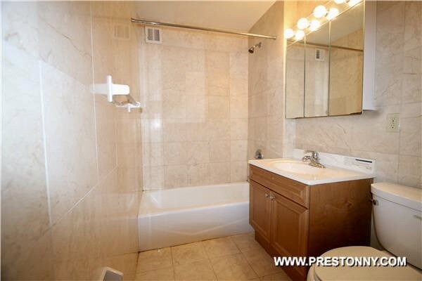 Foto del edificio - 229 E 13th St