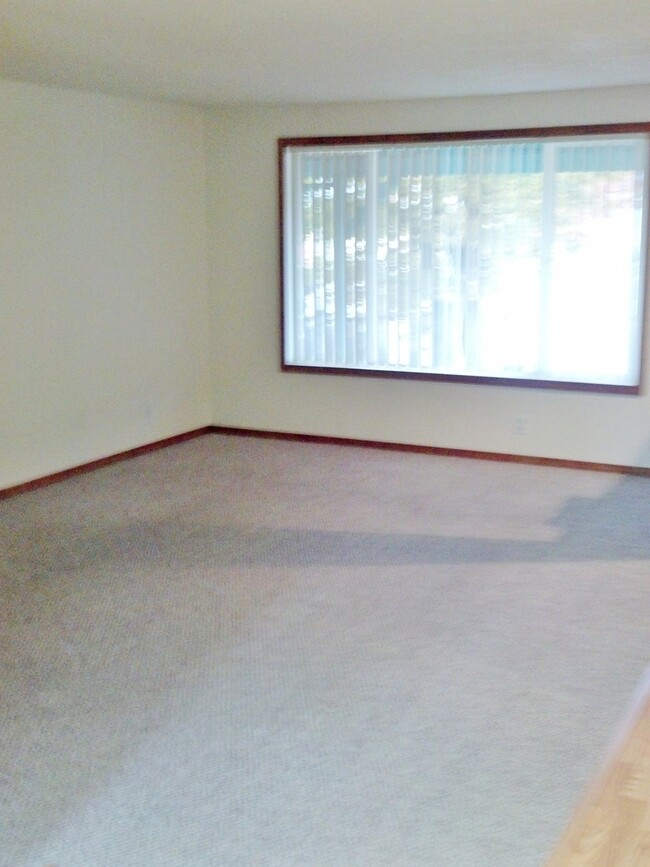 Building Photo - 677n52