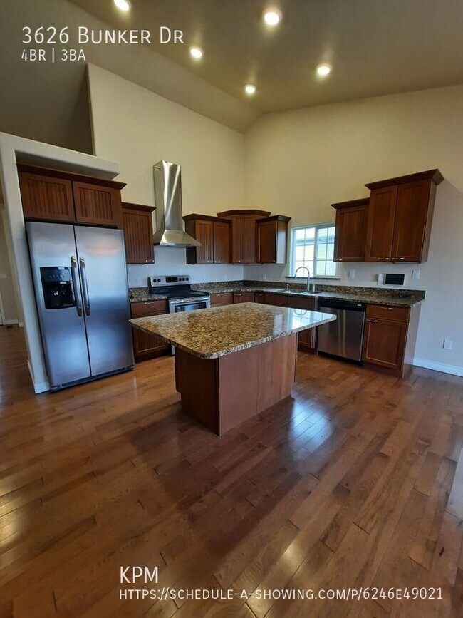 Building Photo - 4 BED | 3 BATH | DOUBLE GARAGE | TOWNHOME ...