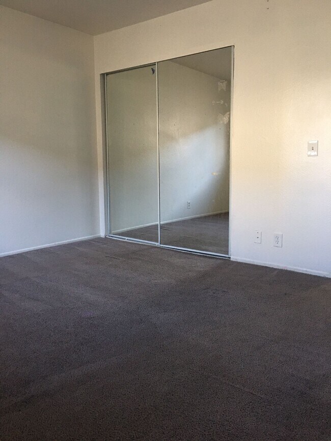 Building Photo - 44644 Beech Ave