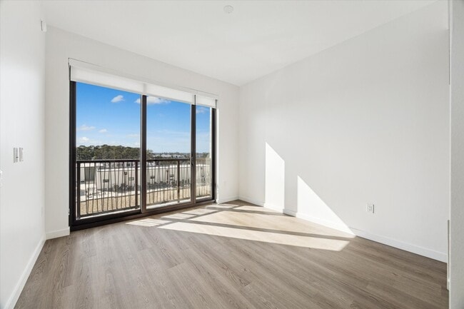 Building Photo - 1 Riva Row