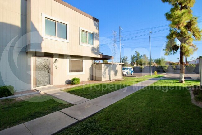 Building Photo - 1006 E Diamond Dr