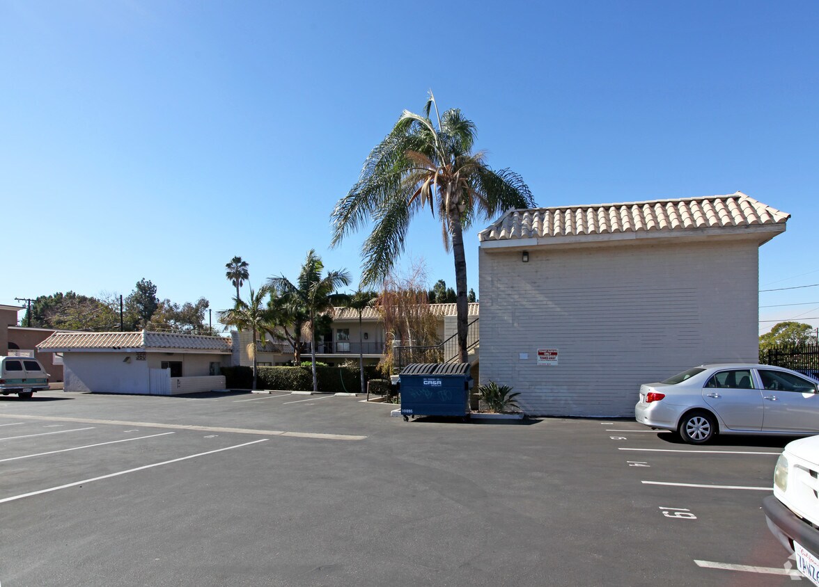 Building Photo - Winfield Apartments