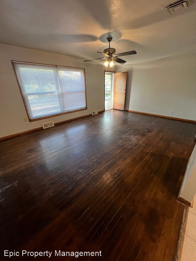 Building Photo - 3 br, 1.5 bath House - 5324 SW 15th St