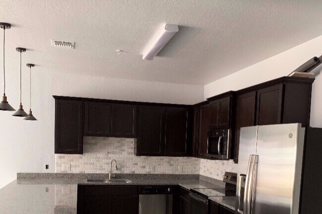 Foto del edificio - 10503 West Ave