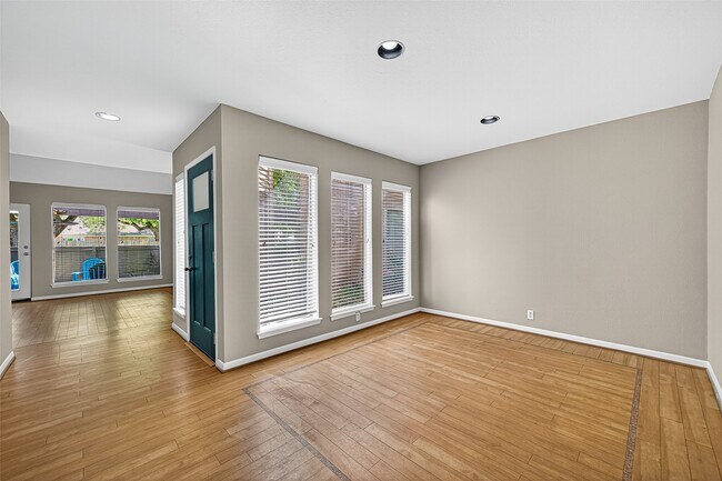 Building Photo - 1340 Chardonnay Dr