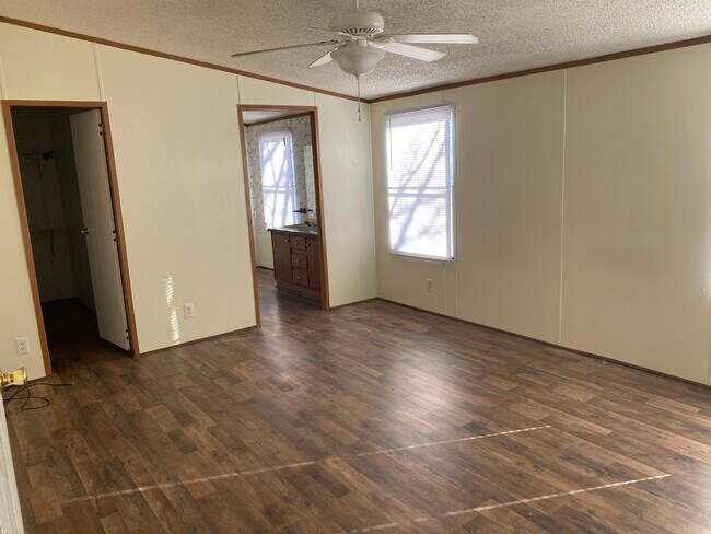 Foto del edificio - 9004 Dorchester Ln