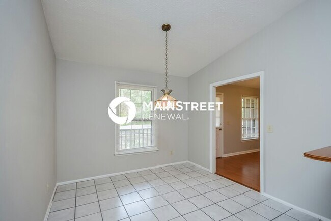 Building Photo - 3 Bedroom Pet-Friendly Home in Snellville, GA with Main Street Renewal