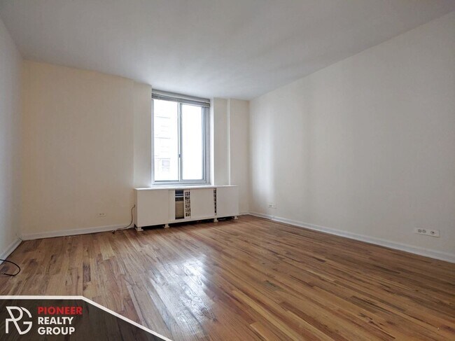 Foto del edificio - 4600 N Clarendon Ave