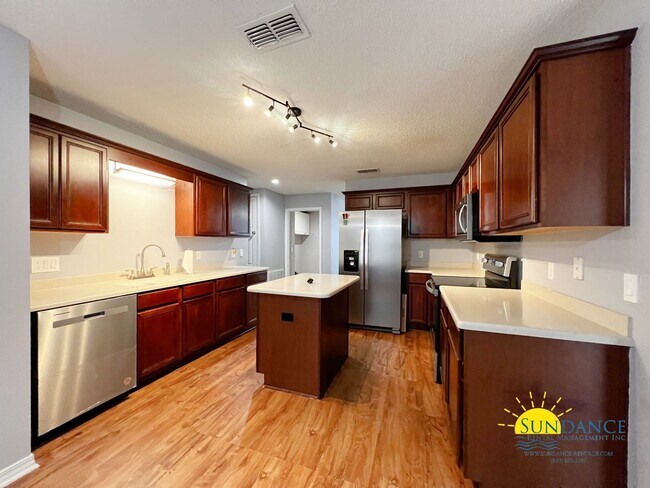 Building Photo - Exceptional 4 Bedroom Home with Smart Feat...
