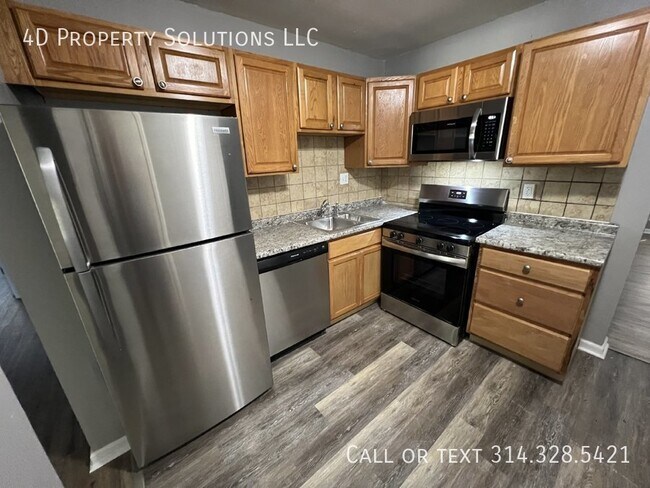 Foto del edificio - 9738 Cambria Dr