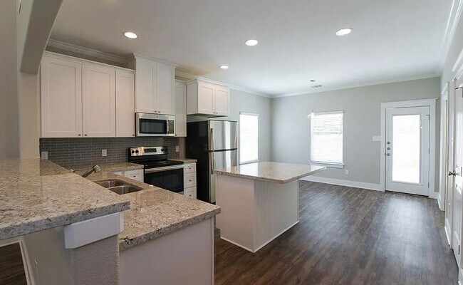 Foto del edificio - 112 Waverly Dr