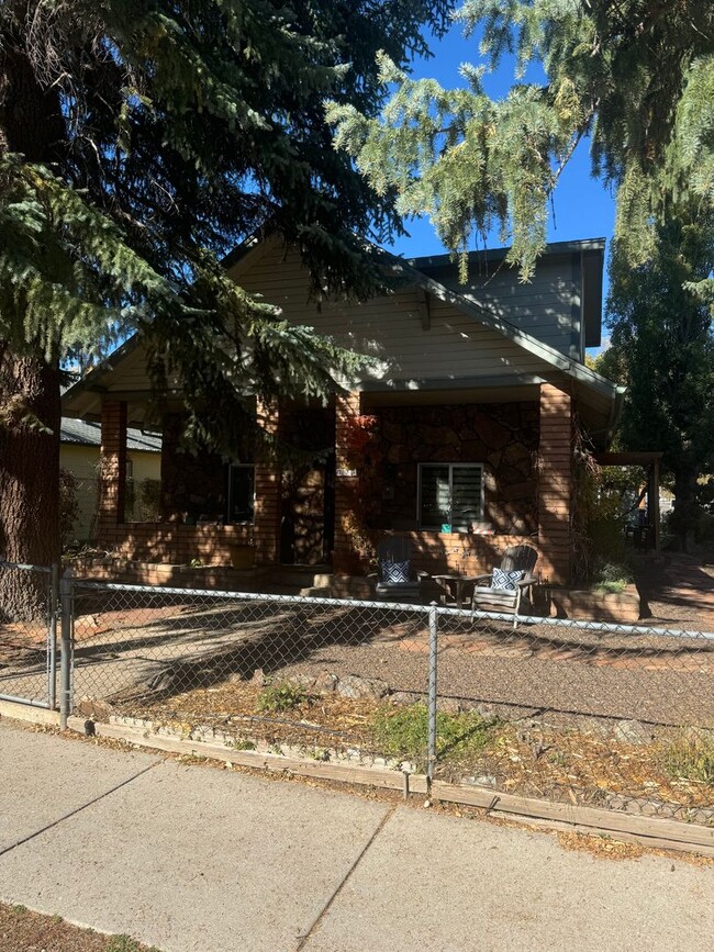 Building Photo - Beautiful Downtown Home_