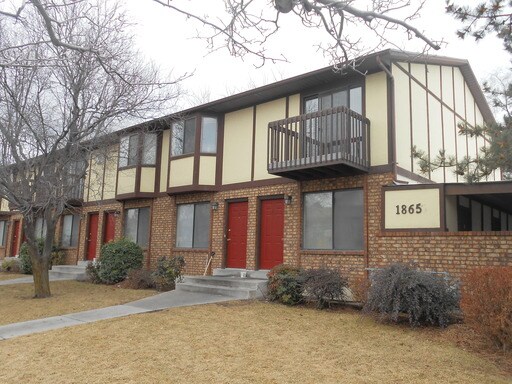 Primary Photo - 1460 N Mandalay Rd