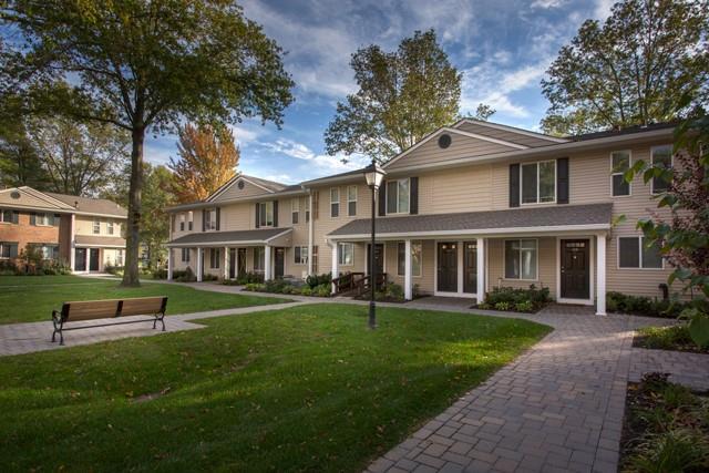 Foto del edificio - 45 Country Club Dr