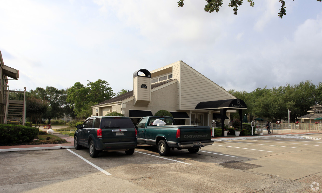 Foto principal - Royal Oaks of Pearland Apartments