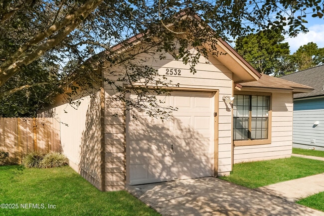 Building Photo - 2532 Townsquare Dr