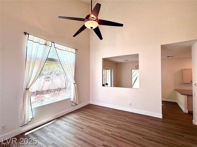Foto del edificio - 1529 Tillman Falls Ave