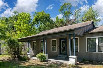 Building Photo - 207 Hackberry St Building Photo - 207 Hackberry St
