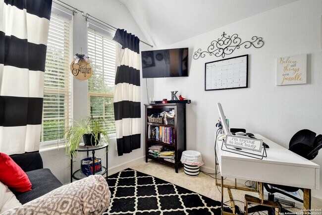 Foto del edificio - Charming Home Awaits: Spacious & Modern Living in a Prime Location