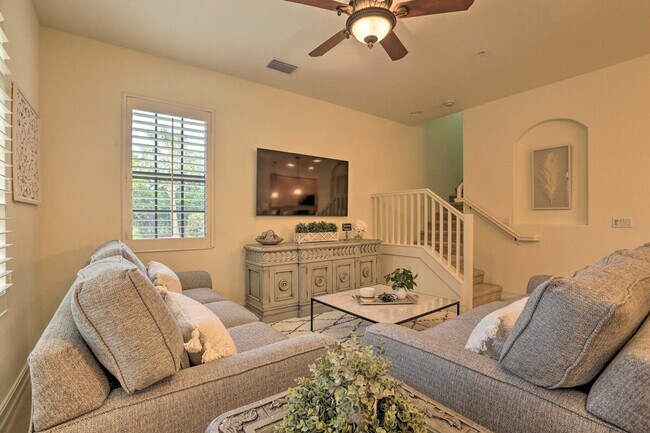 Building Photo - 9159 Delano St