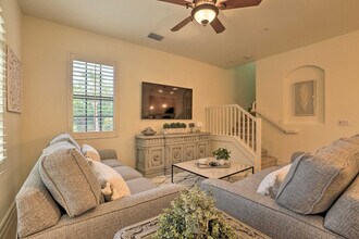 Building Photo - 9159 Delano St