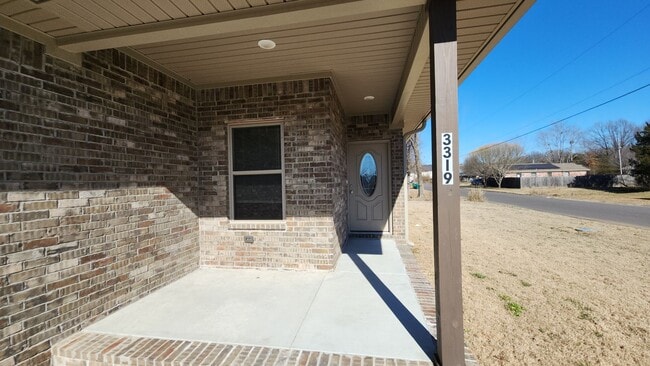 Building Photo - 3319 E 4th St