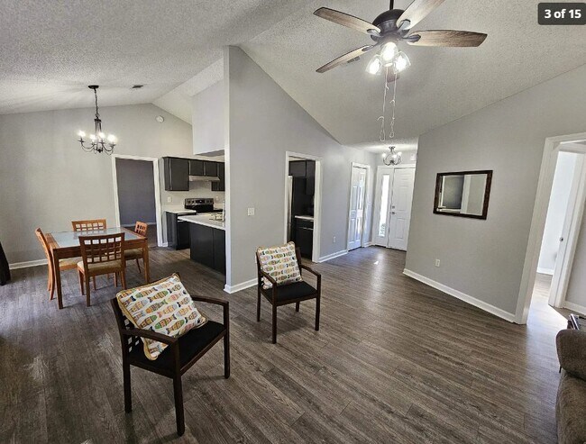 Building Photo - 2428 Beechnut Ln