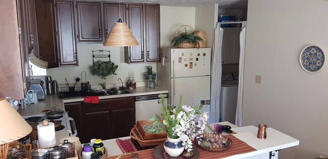 Building Photo - 1114 E Regency Dr